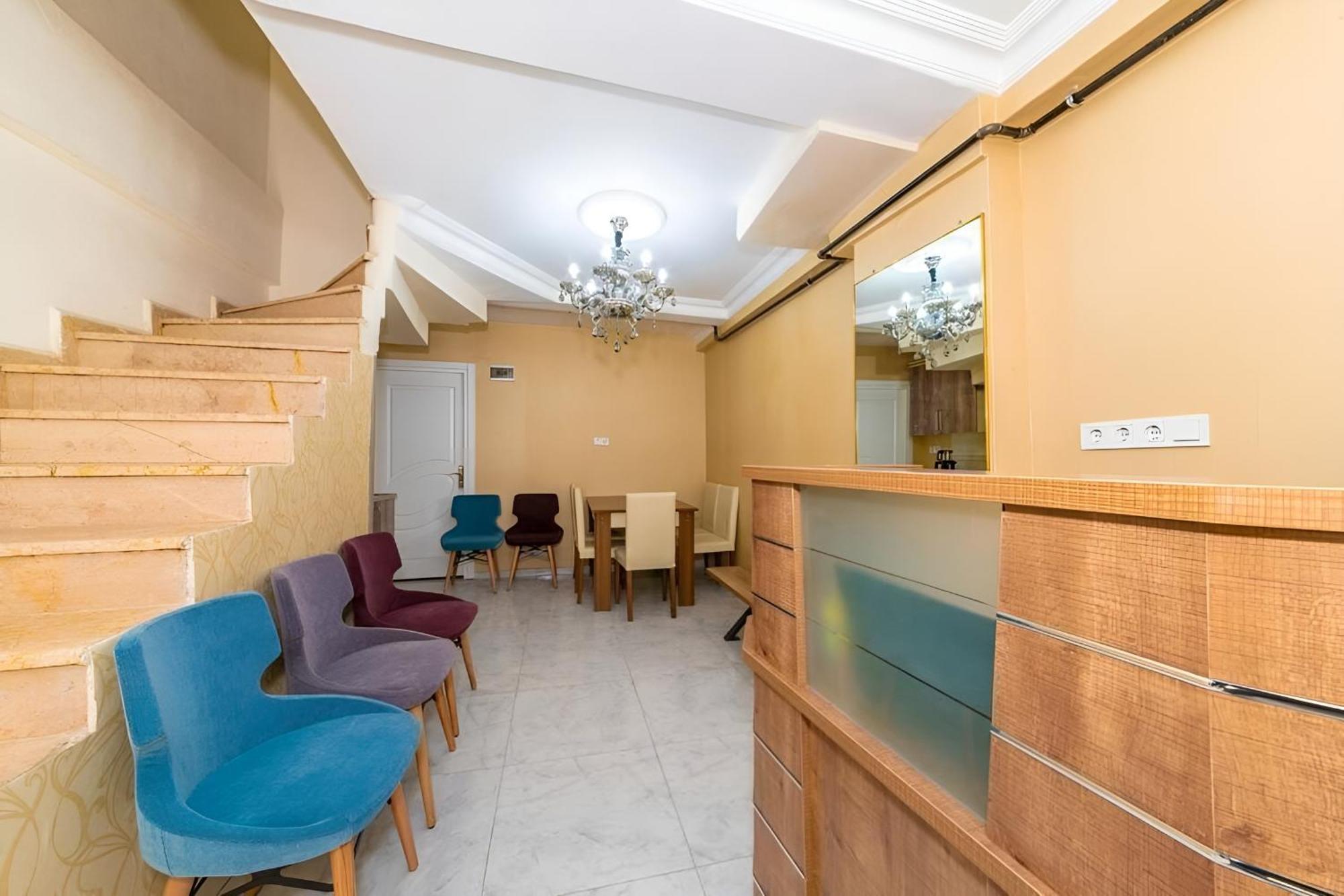 Grand Romanos Hotel *